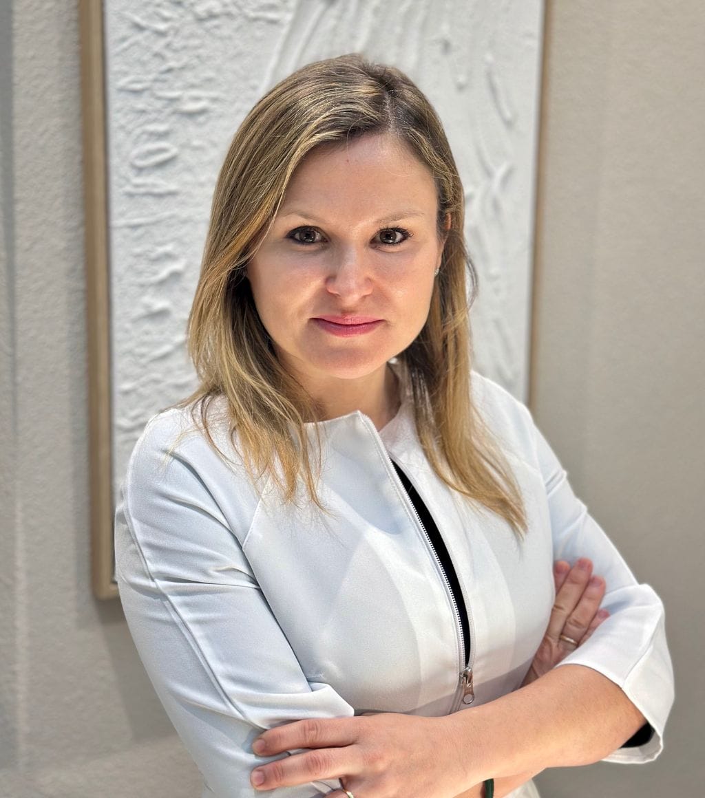 Dra. Nazaret Ruiz López, cirujana plástica en Clínica Jovellanos, Gijón