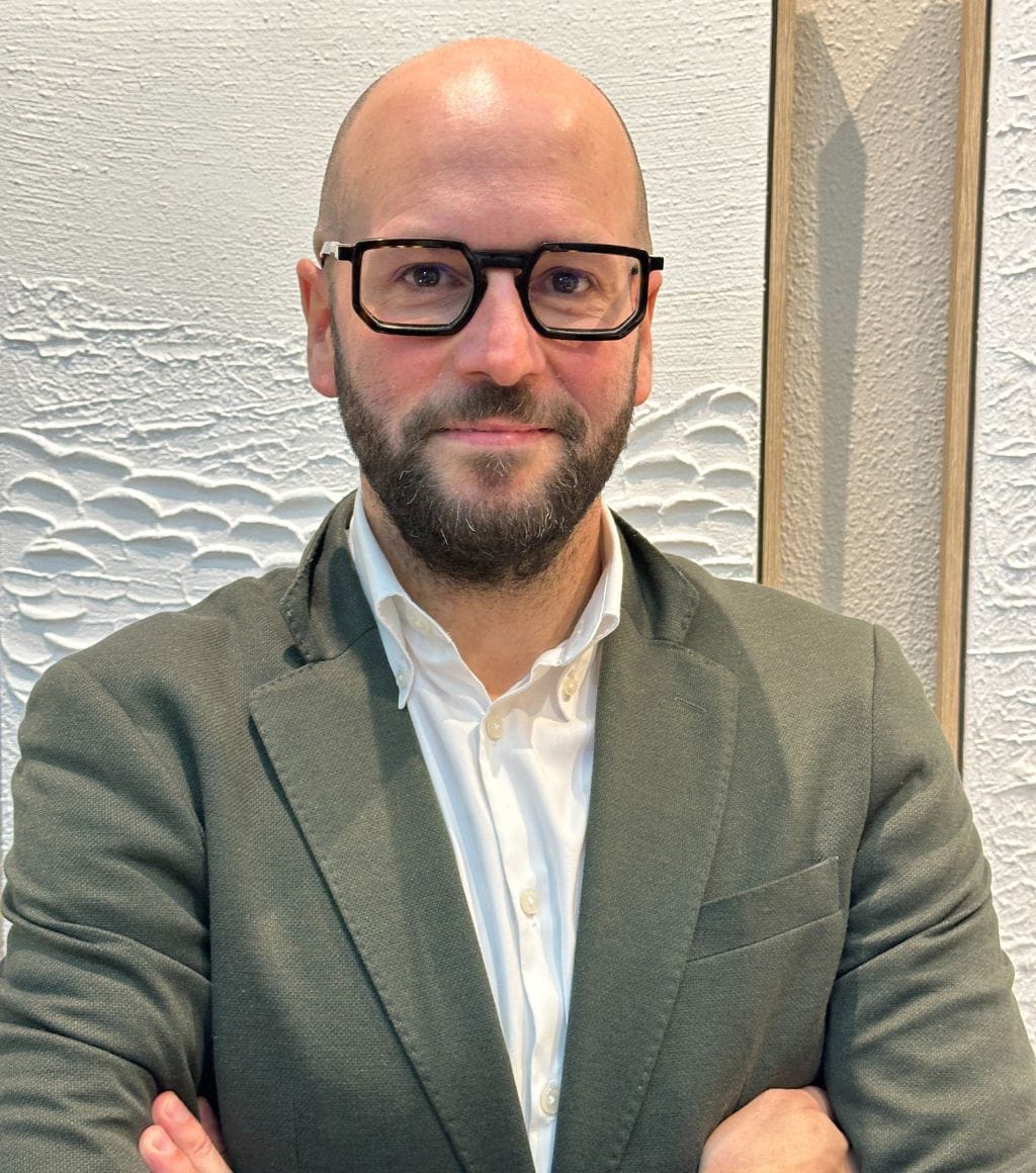 Dr. Roberto Miranda, cirujano plástico en Clínica Jovellanos, Gijón