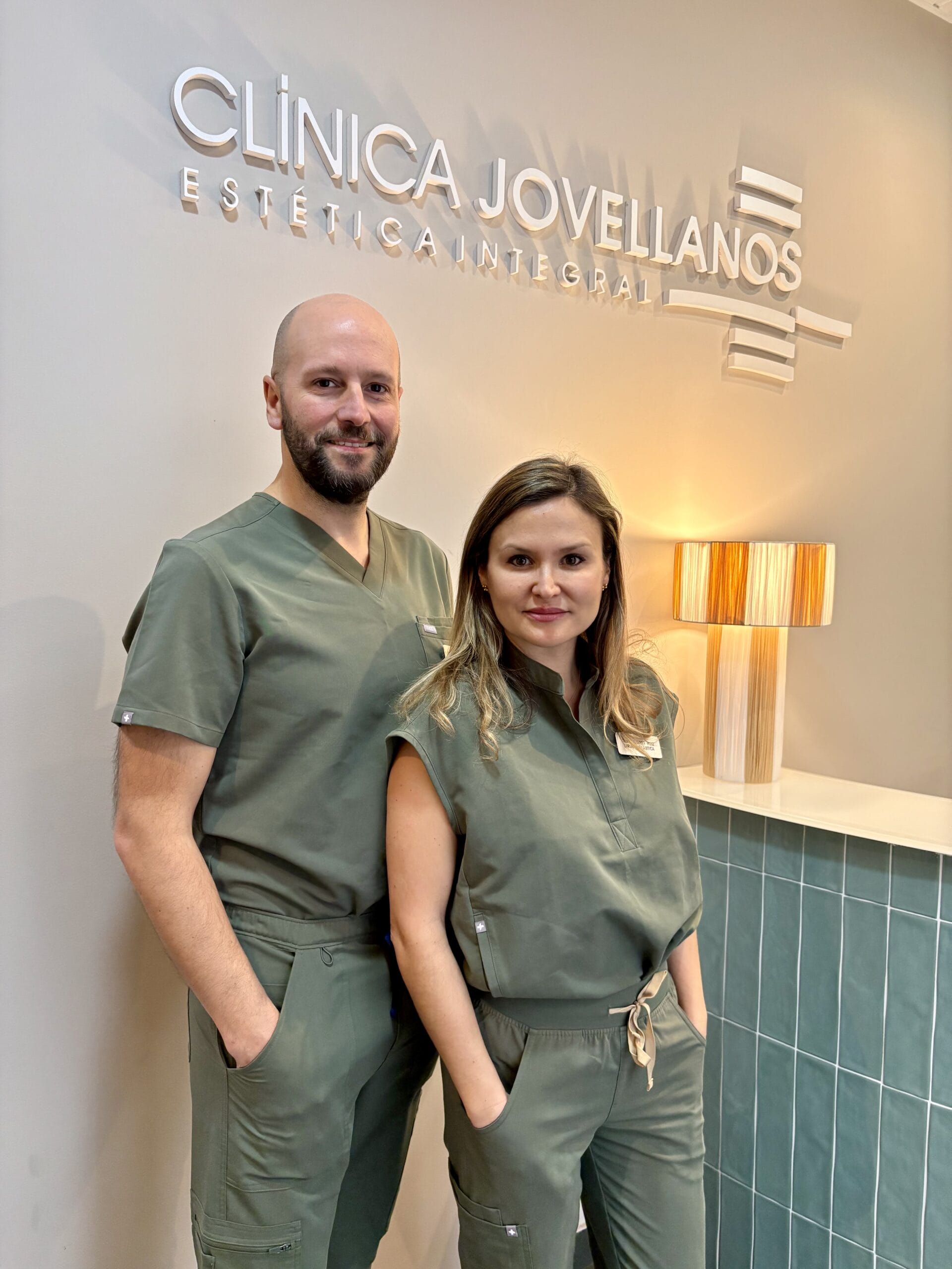 Dra. Nazaret Ruiz y Dr. Roberto Miranda en Clínica Jovellanos, Gijón